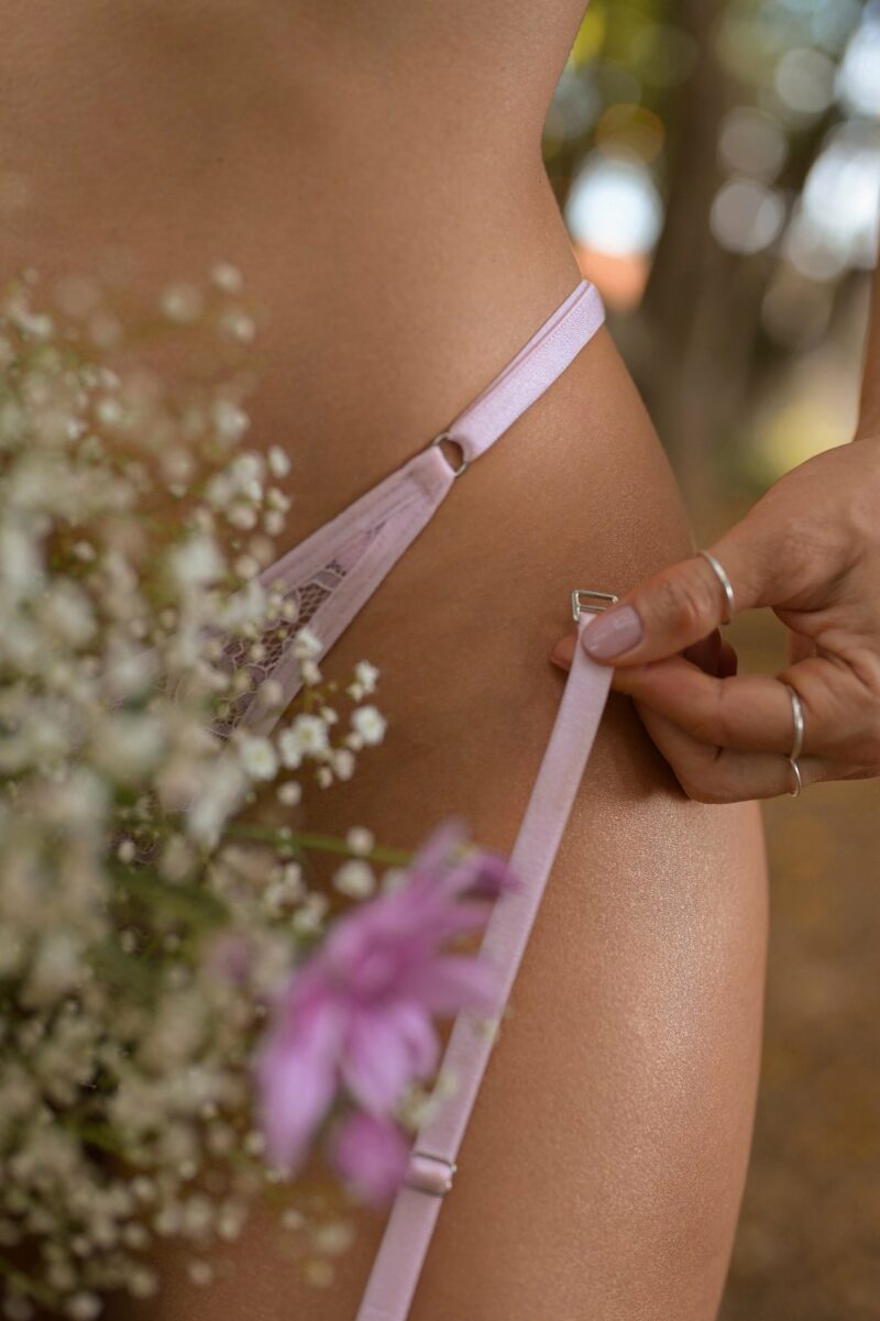 Conjunto Magnólia rosa em renda com cinta-liga - modelagem da peça